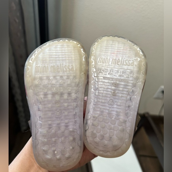 Mini Melissa Aranha Lip Size 6Girls
Clear Red Gold Jellies Sandals - Picture 7 of 10